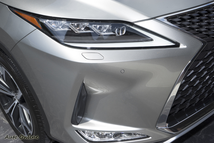 更為細長的新頭燈組。