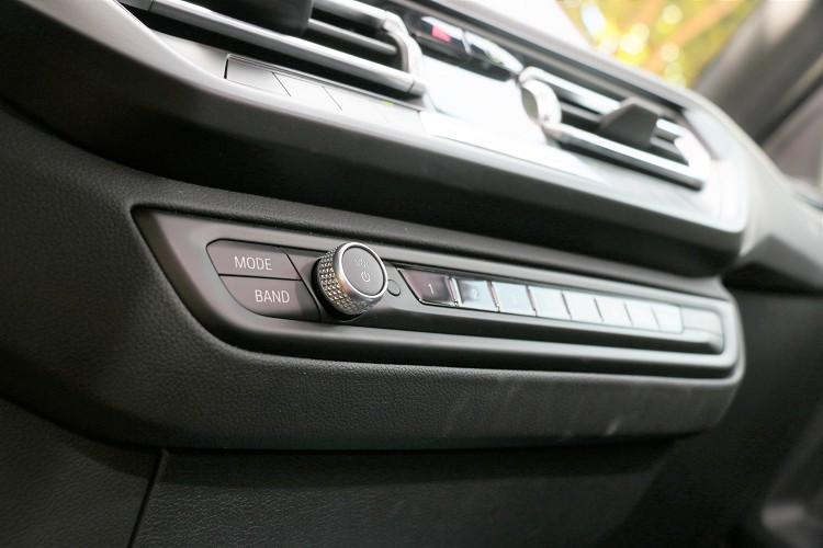 個人非常喜歡旋鈕式音量大小,使用上直接又方便。