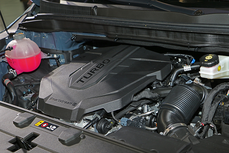 這具柴油引擎無論排氣量或動力表現都看似與前代差不多,但實際上已經改為全鋁合金製造,重量減輕近20kg,油耗測試成績也好很多。