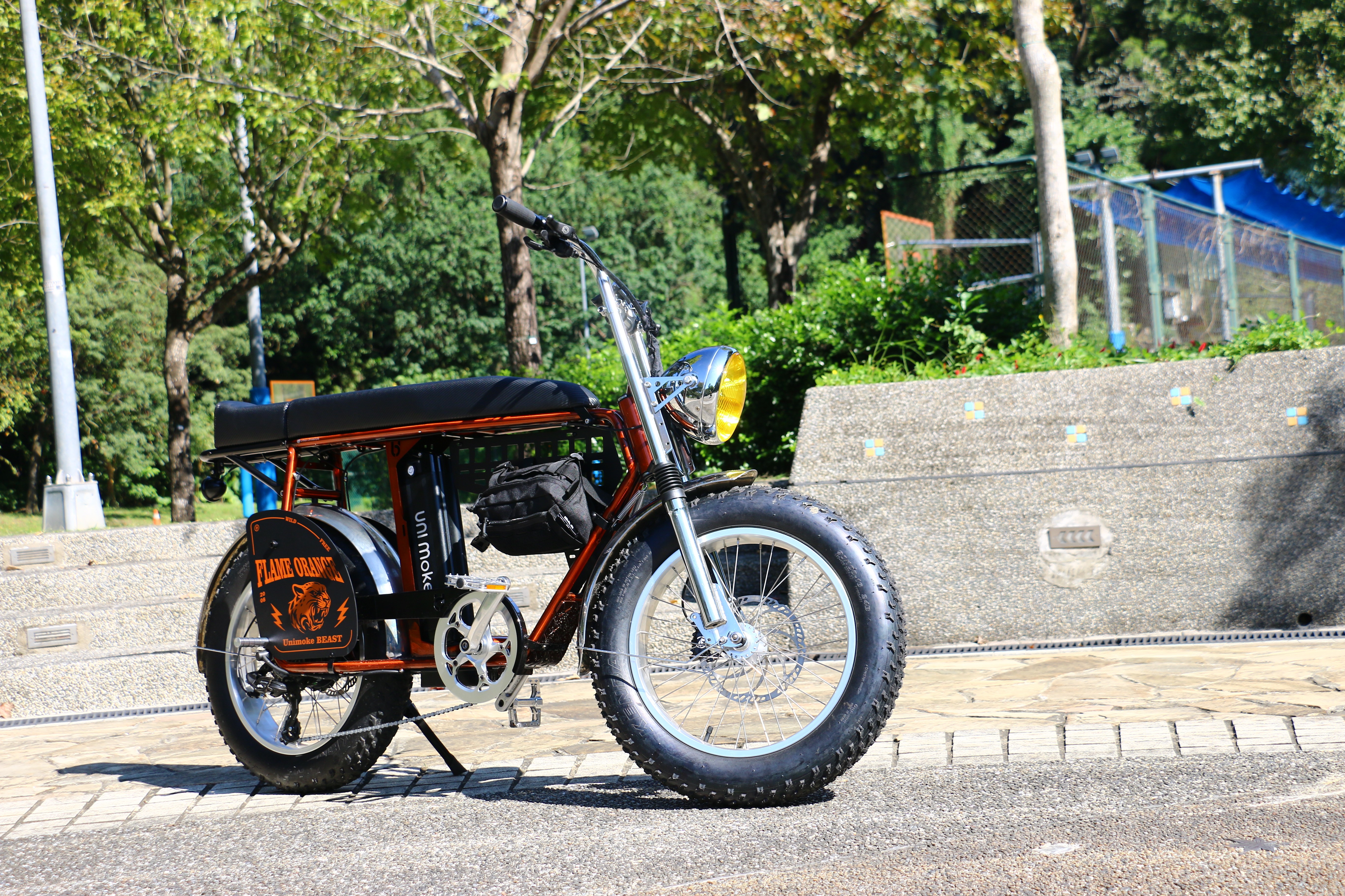 Urban Drivestyle 這個來自歐洲的潮牌本來就以風格與實用並重聞名，而 Unimoke MK 正是他們把電輔車變成生活風格代表作的最佳例子。