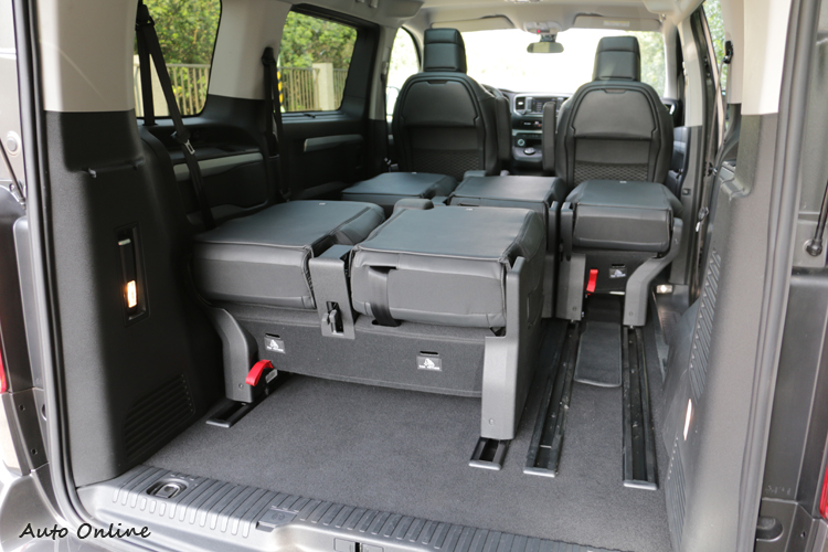 高度彈性的座椅機能,讓Traveller成為名副其實的領航家。