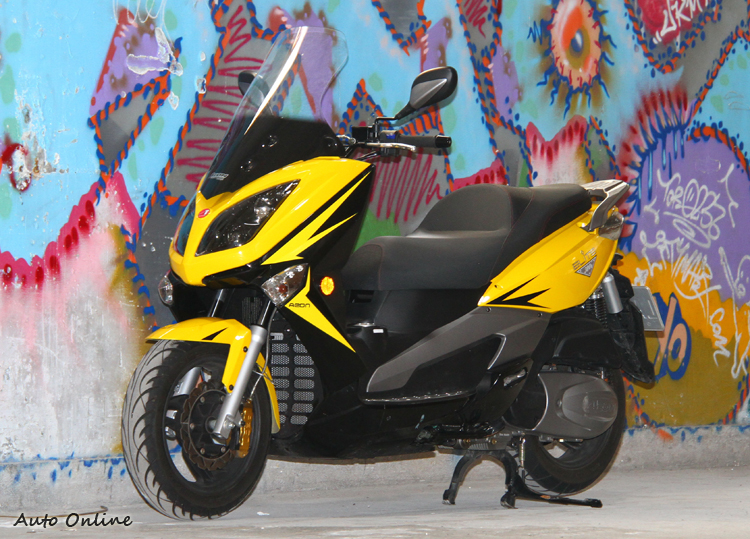 價格好、配備好加上良好的轉向與懸吊設定Elite300是台成熟的作品。