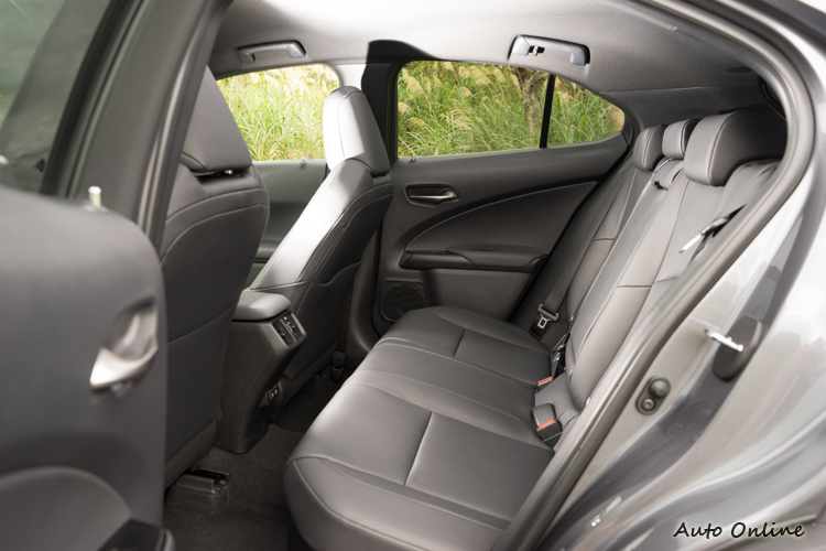 後座有空調出風口。