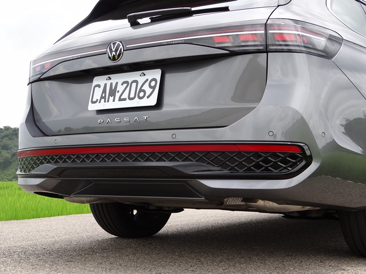 新一代Passat在傳統旅行車的樣貌下,藏了不少空氣力學的優化細節。
