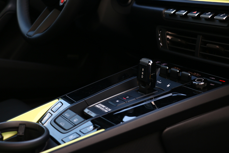 八速雙離合器自手排變速箱換檔敏捷，檔位落差的頓挫才感覺在開車。