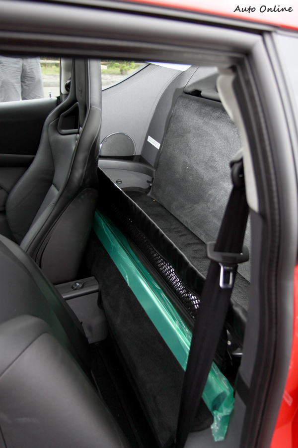 2012年的Evora捨去後座椅,從原本的2+2設定改為純正雙座跑車。