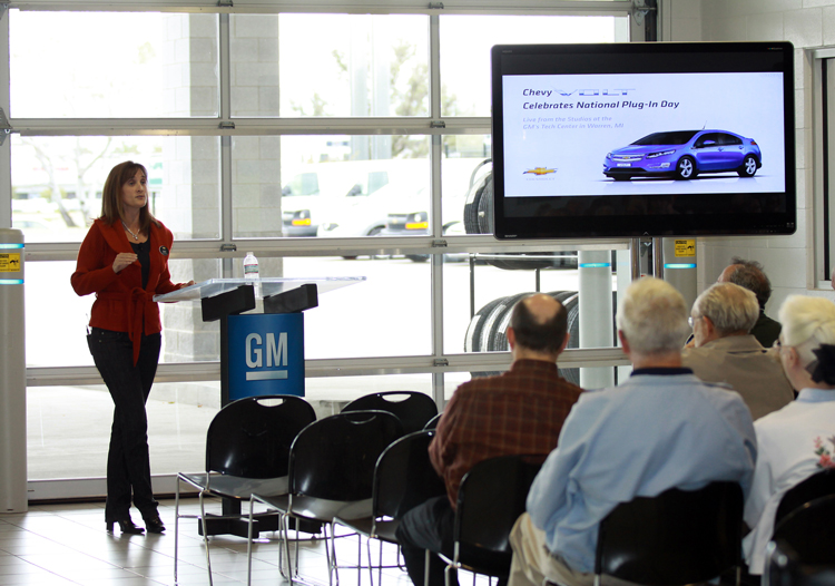 車廠與政府對於消費者及消防醫護人員在電動車安全觀念上的教育是相當重要的一環。
