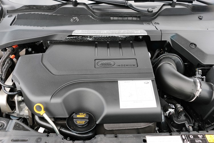 內燃機採一具Ingenium 2.0升四缸渦輪增壓引擎,最大馬力有249ps/5500rpm與37.5kgm/4500rpm最大扭力。