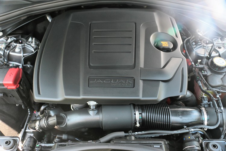 動力方面搭載一具Ingenium 2.0升四缸渦輪增壓引擎,最大馬力249ps/5500rpm及37.2kgm/4500rpm最大扭力。