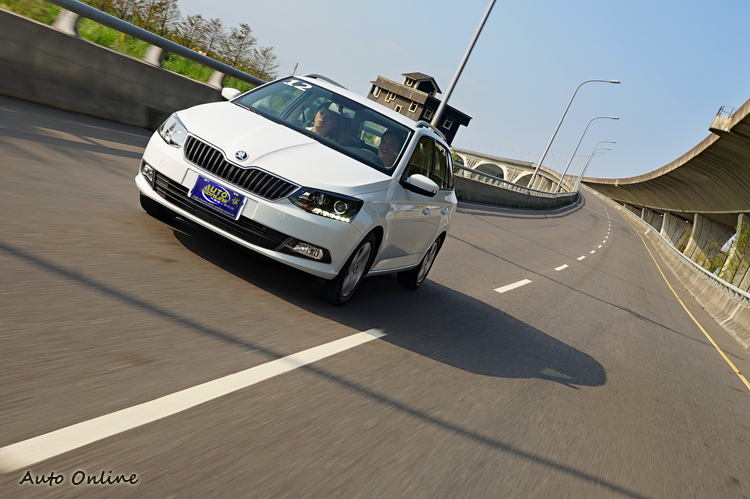 寬廣的扭力峰值輸出範圍,有利於在車速快慢變化下,加速力仍能自然地銜接輸出。