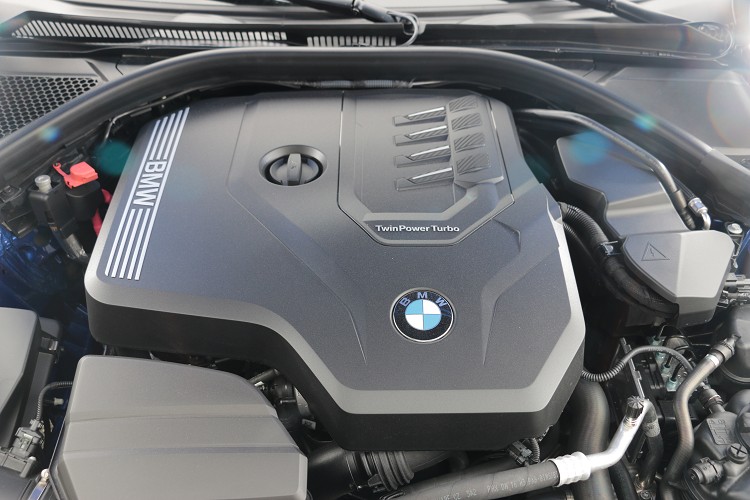 試駕車款為330i Touring,搭載一顆代號B48的四缸2.0升渦輪增壓引擎。
