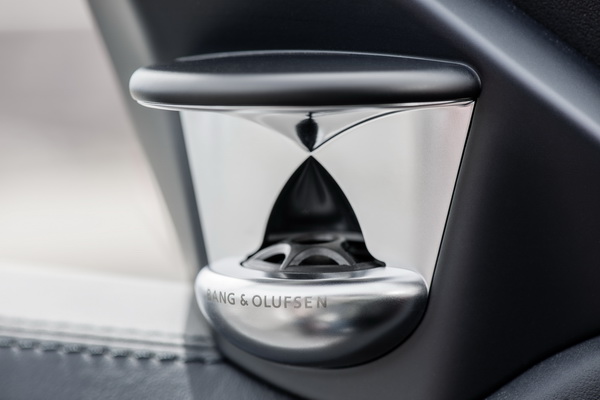 與丹麥頂級音響品牌Bang & Olufsen合作開發車內音響系統