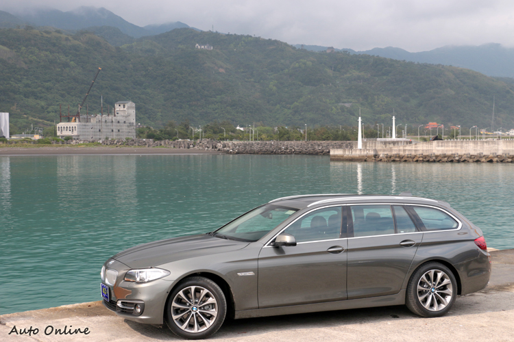 修長比例的旅行車造型,有如行動藝術品般的優雅。