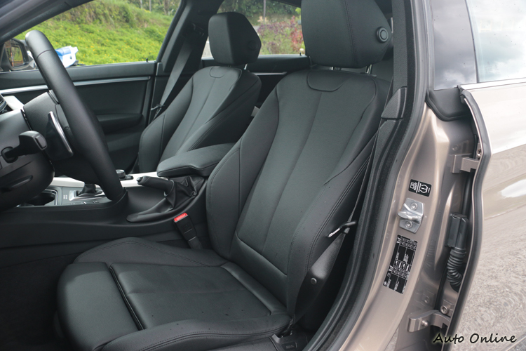 造型與包覆性都不錯的前座椅,映襯流線動感的外觀。