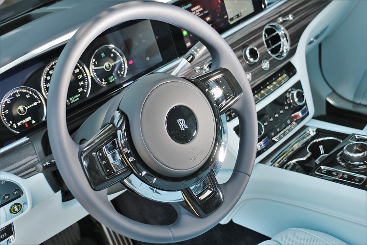 方向盤的造型可以感受到品牌經典的設計元素。