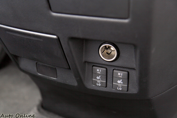 座椅加熱系統在台灣或許用不到,不過也顯示Previa在座艙配備上的大方。