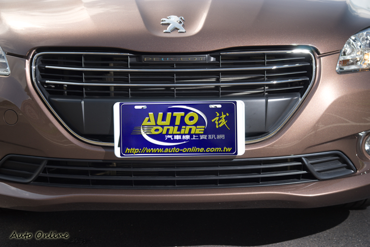 水箱罩非新世代家族式樣,但整體搭配不錯看。