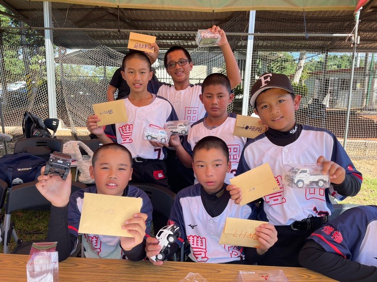 豐田少棒親手繪製卡片送給戰友