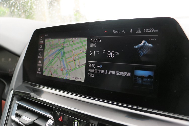 中控台螢幕尺寸為10.25吋。