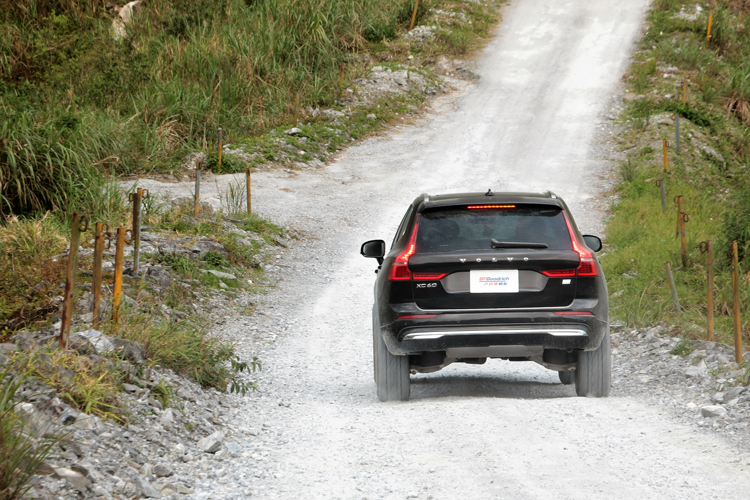 我們從內湖出發行經市區道路和高速公路,TRAIL-TERRAIN T/A®行駛時的胎噪就跟一般輪胎差不多,這點讓我非常震驚。