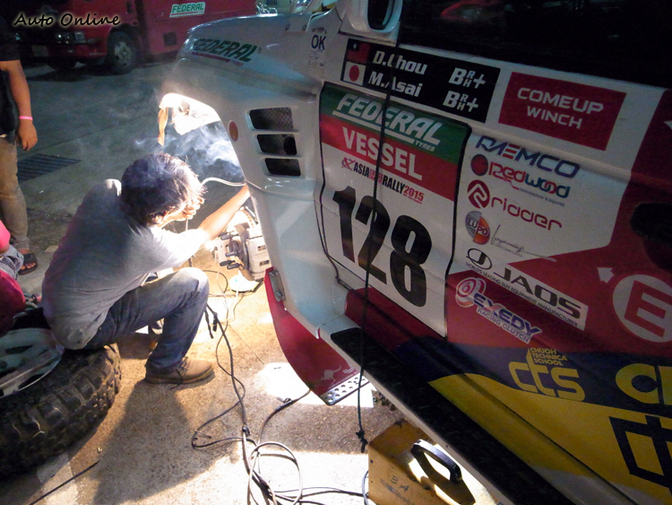 如何在夜晚的時間解決車輛問題,考驗後勤的應變能力。