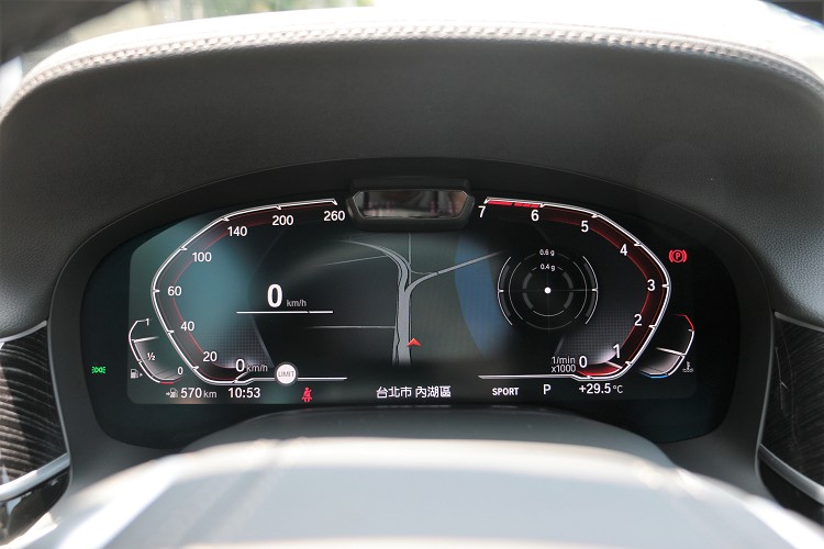 12.3吋的儀表板變化多端。