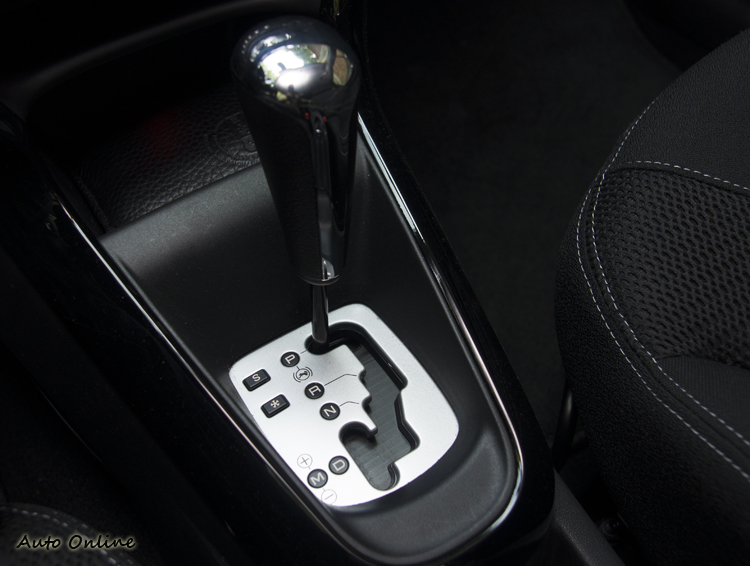 Tiptronic四速自排變速箱。