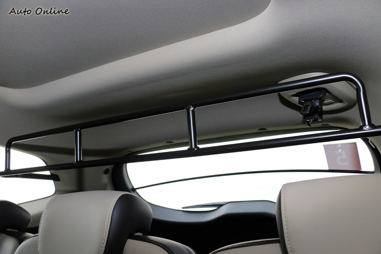 客貨車鋼架要不是妨礙後座頭部空間,不然似乎也能拿來利用。