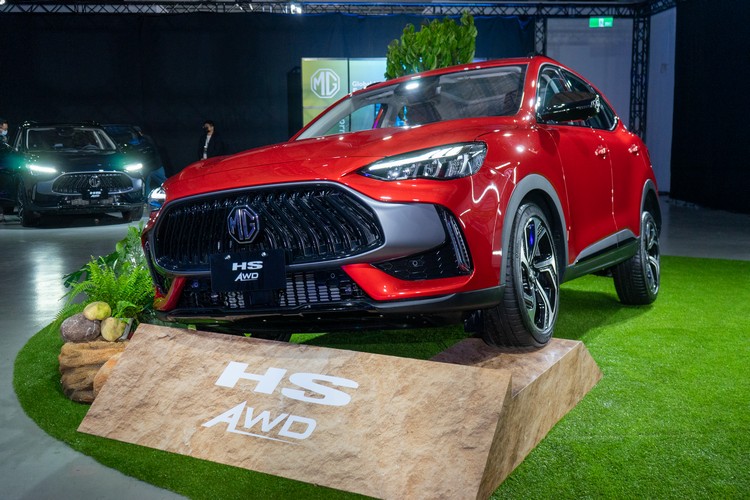 在搭載同級對手沒有的AWD智能四驅系統之下,遇到不良路況或輕越野地形都能安全穩定地克服