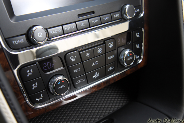 處處講究細節的Bentley,音響、空調按鍵看得出車廠對於自己產品的用心。