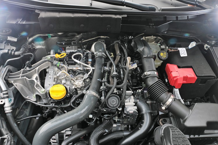 換裝全新一代HRA0DDT 1.0升三缸渦輪增壓引擎,最大馬力調降116.9匹,最大扭力則有18.4公斤米,引擎瞬間增壓模式可提升扭力達到20.4公斤米。