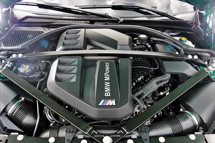動力絕對是M3的強項,心臟使用一顆原廠代號S58B30t0的3.0升六缸雙渦輪增壓引擎。