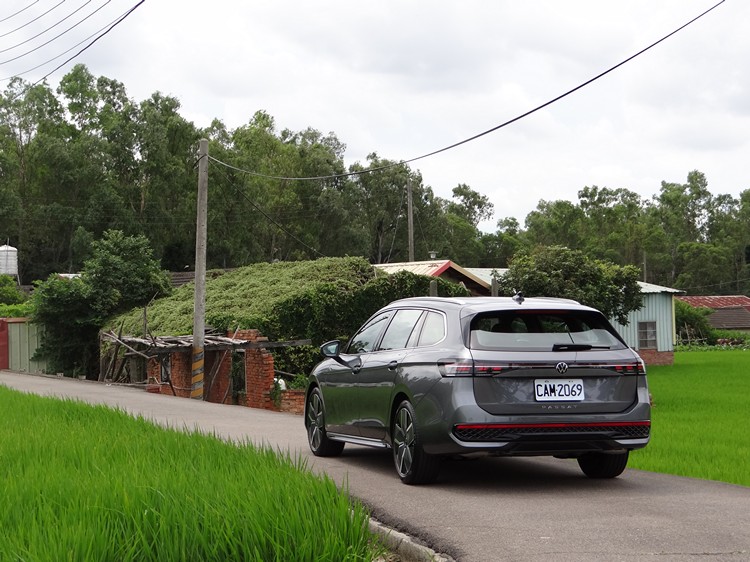 Passat Variant就是這樣一款好開又好用的旅行車,而且,它還很好看。