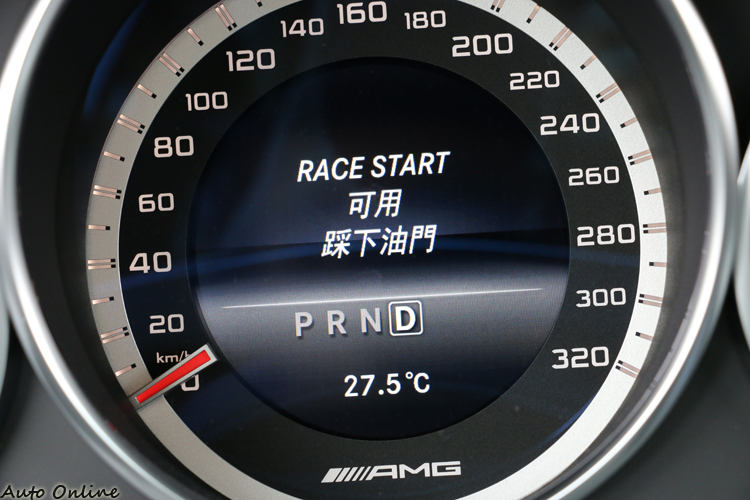 表列極速250kph,但儀錶最多到320kph,這個意思還不夠明顯嗎?