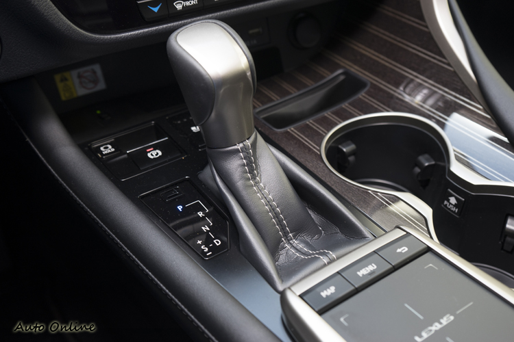 變速箱為模擬六速的CVT無段變速系統。