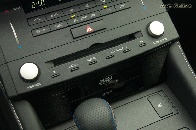 極致板車型配備了Mark Levinson音響系統。