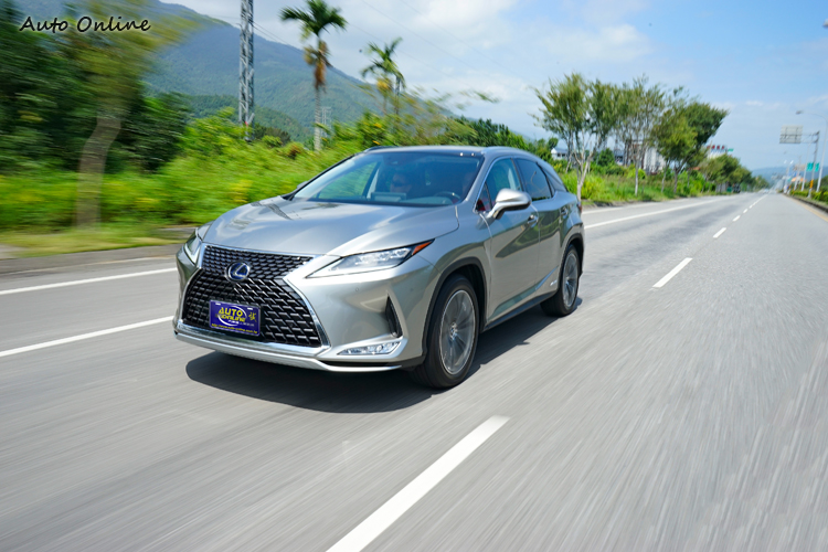 RX 450h動力豐沛充裕,但卻也難有令人振奮的性能感。