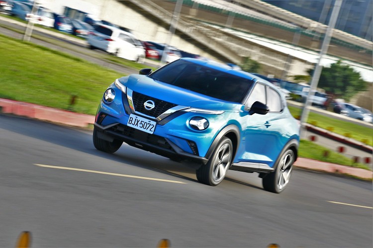 這次放入1.0升三缸引擎,雖然性能不搶眼,卻有較低的稅金以及油耗,絕對是台灣消費者所愛。