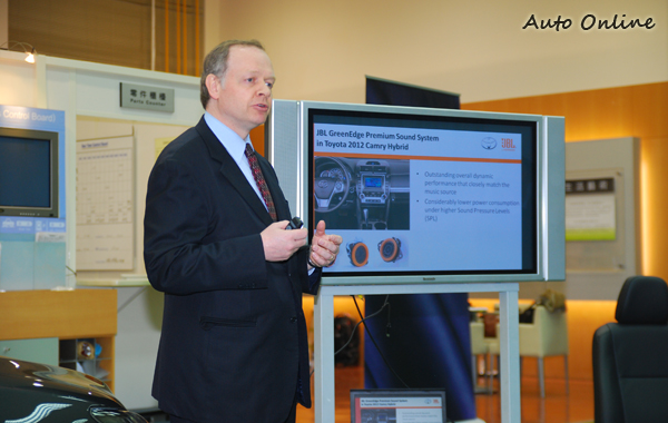 HARMAN搭配JBL Green Edge 5.1聲道10揚聲器的音響系統,透過特殊的音響節能技術,讓Camry Hybrid不必耗損過多能源,即可享有極致震撼的聆聽享受。