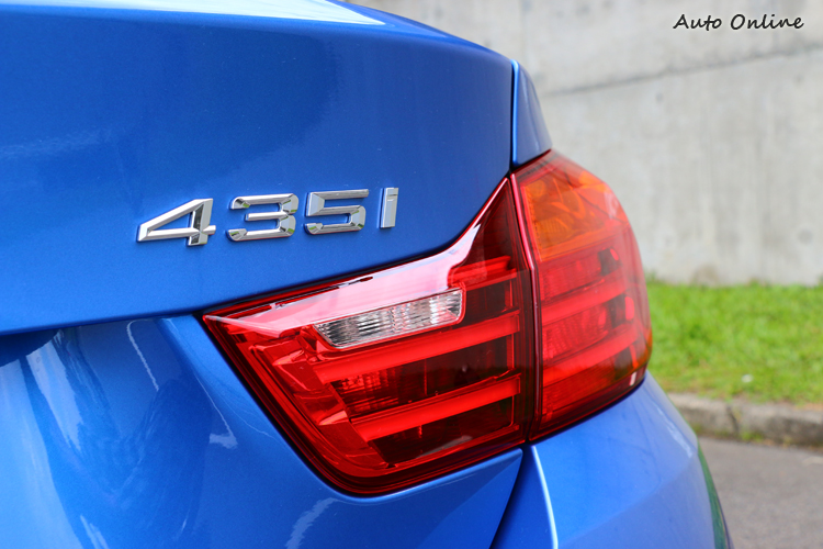 原本3系列Coupe車型被獨立劃分出來成為4系列,數字35以不代表引擎公升數,數字大小為引擎輸出參考功率。