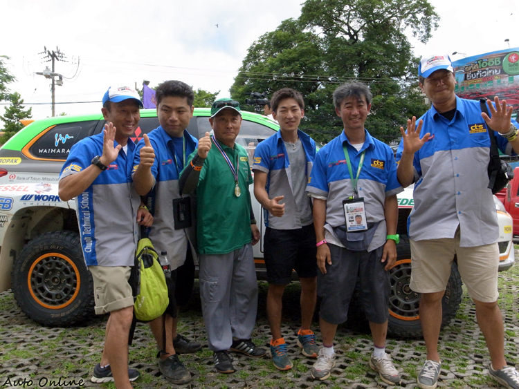 日本的中央自動車大學是我們能完賽背後一大功臣,學生趁著放假,來泰國換取經驗。