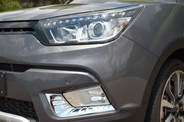 選配的鍍鉻霧燈飾蓋與頭燈相當合拍。