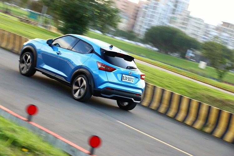 CUV的消費者要求的並非是性能多好、操控多有樂趣,只要是一輛帥氣、空間寬敞、安全性配備豐富的CUV就能深受消費者喜愛。