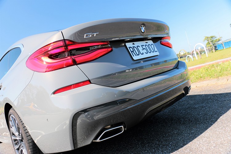 呼應車頭線條的3D LED立體尾燈搭配全新M Sport後保桿及矩形尾管,散發出強烈跑車風格。