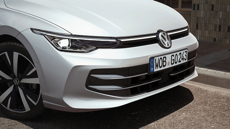 Golf革新進化,搭載歐洲首發、台灣初次亮相的Volkswagen廠徽光標定位燈。