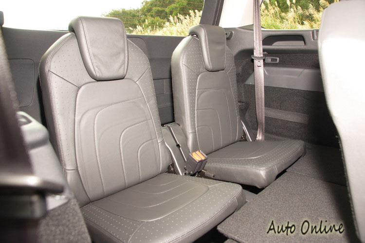 第三排的「+2」座椅只適合乘坐小小孩