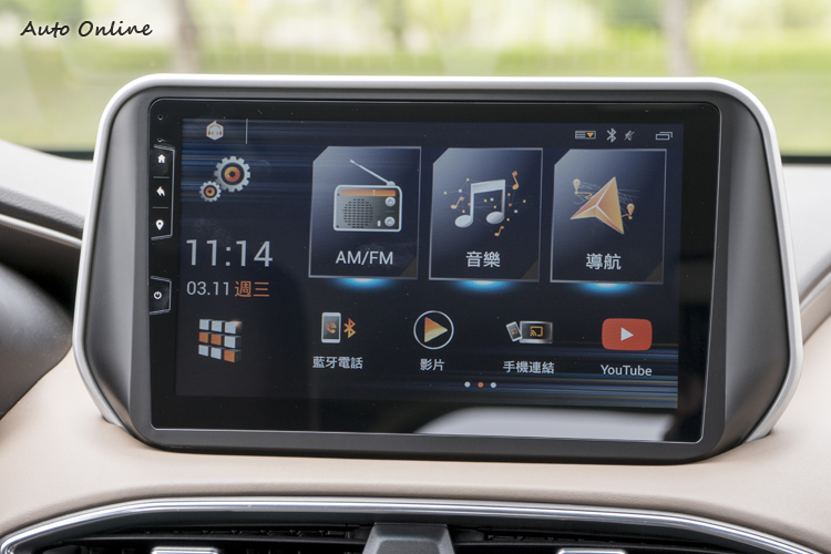 10吋影音連網主機螢幕。