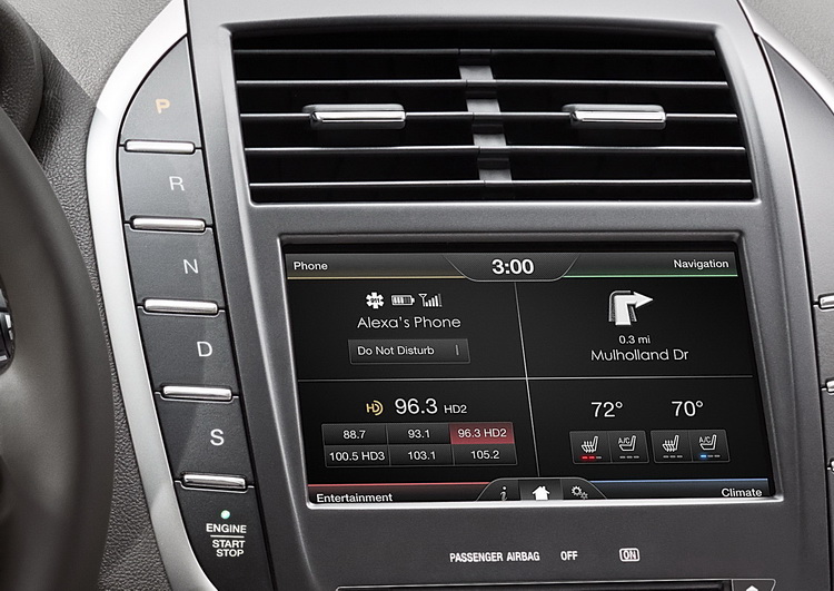 檔位選擇是透過中控台上的按鈕來切換,相當獨特