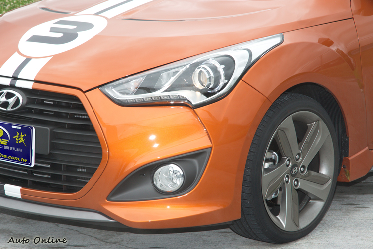 投射式魚眼頭燈造型獨特大膽。