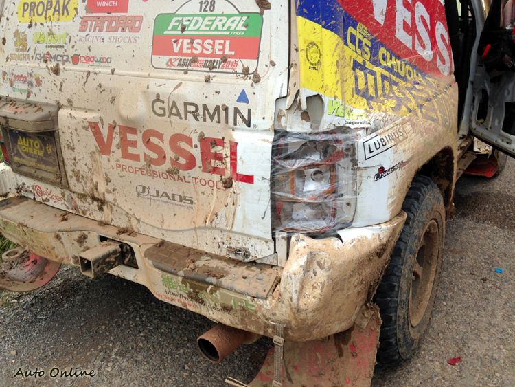 比賽就是比賽,被後車追撞還是保持開心愉悅的心情。